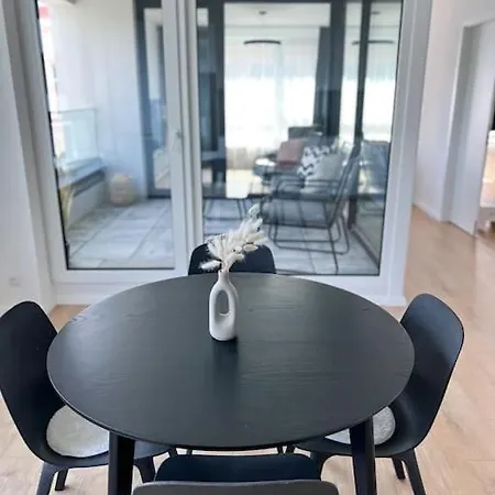 3br Stadium Getaway - Parking Apartment Pressburg
