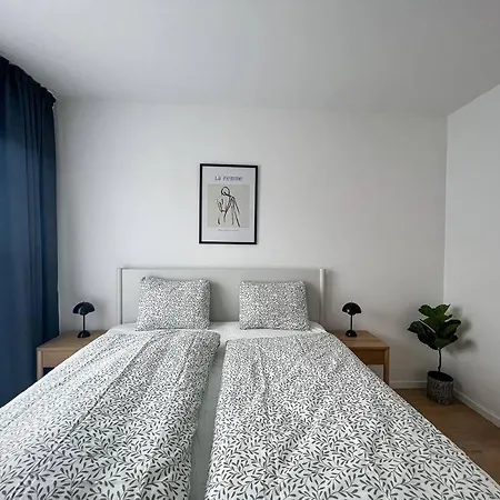 3br Stadium Getaway - Parking Apartment Pressburg