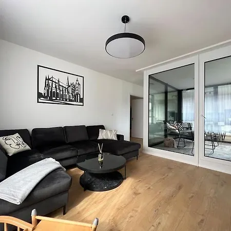 3br Stadium Getaway - Parking