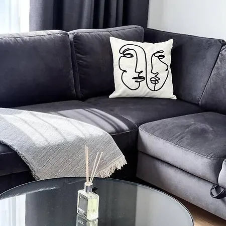 3br Stadium Getaway - Parking Apartment Pressburg