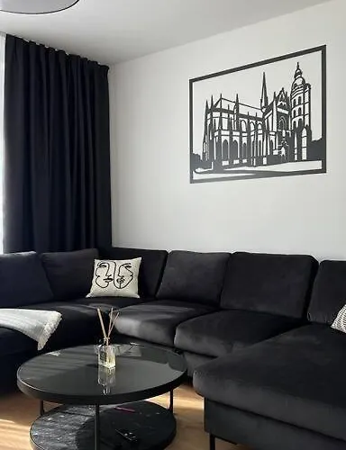 アパート 3br Stadium Getaway - Parking