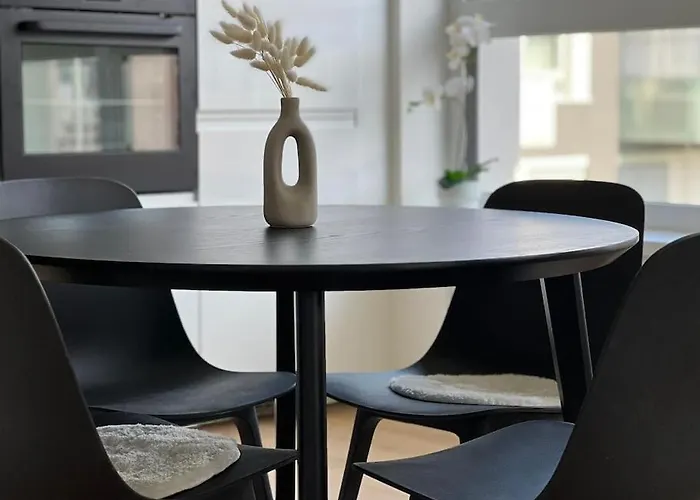 3br Stadium Getaway - Parking Apartament *