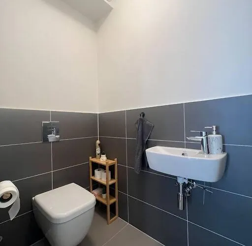 3br Stadium Getaway - Parking شقة