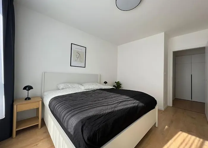 3br Stadium Getaway - Parking شقة