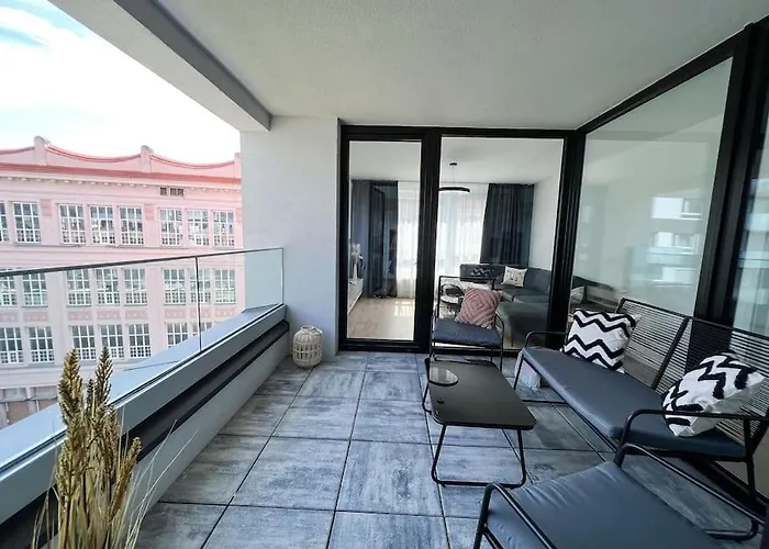 3br Stadium Getaway - Parking شقة